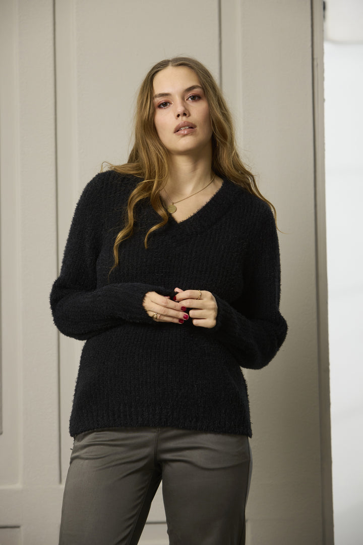 ZE - Afia 838 - Trøje - Sort