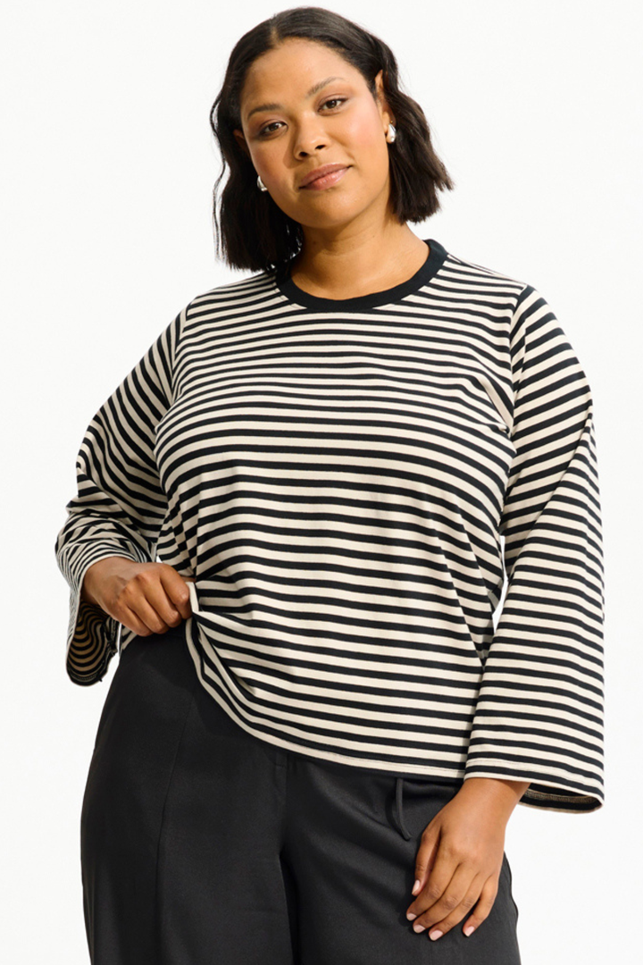 ANY - Atta 390 - T-shirt - Sort